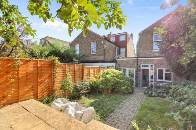 12-9d6dJHPropWorld - 17a Wiverton Road - 35 (1)_1.
