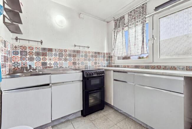 Coopersale Close, Woodford Green, IG8 photo 4