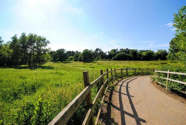 Monarch Way, Leighton Buzzard, LU7 1FW photo 4