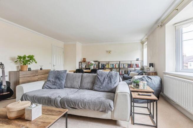 2 bed Flat for sale Image 4