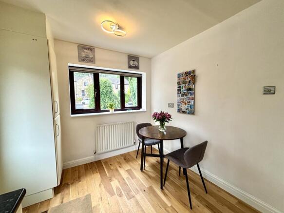 4 bed Detached for sale Image 11