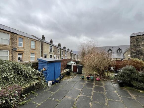 Walled Frontage & Shared Rear Yard