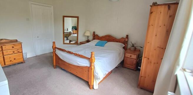 5 bed Semi-Detached for sale Image 12