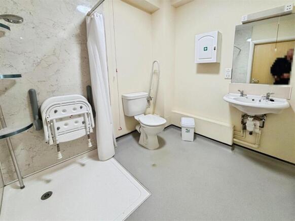 2 bed Flat for sale Image 10