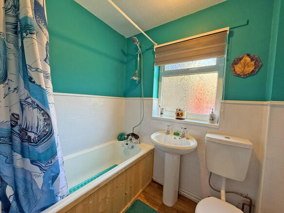 2 bed Semi-Detached Bungalow for sale Image 8