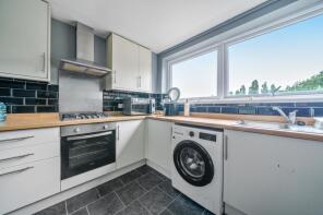 17, Thorne Close, Erith DA8 1EU