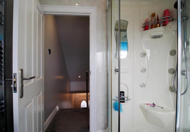 Shower 20cubicle 20and 20landing