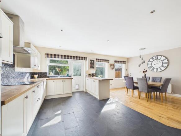 CAM01446G0-PR0456-STILL011