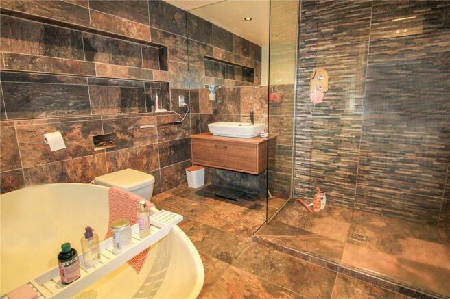 2 bed Apartment for sale Image 6