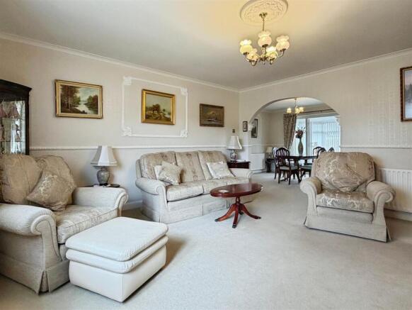 4 bed Detached Bungalow for sale Image 7