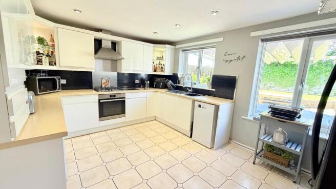 4 bed Detached for sale Image 5
