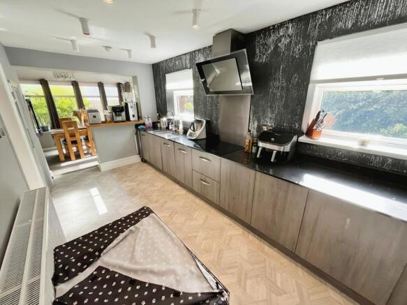 Kitchen/Dining Area
