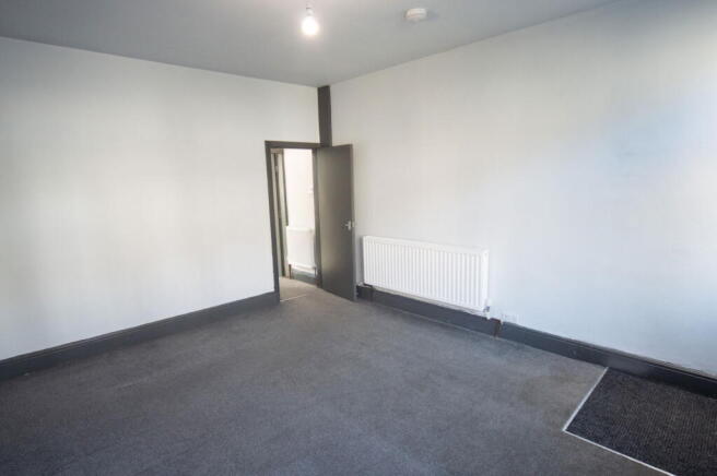 3 bed Terraced to rent Image 5