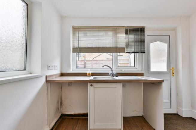 3 bed Terraced to rent Image 8