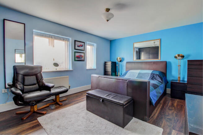Master Bedroom (1)