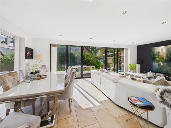 4 bed Detached for sale Image 4