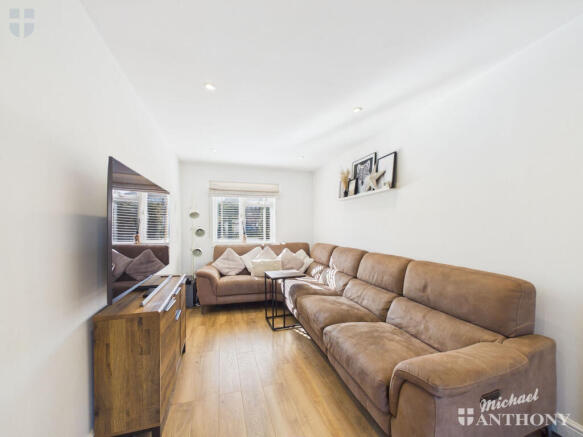 CAM03218G0-PR0950-STILL006