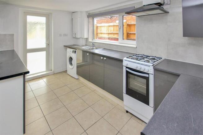 kitchen 2.JPG