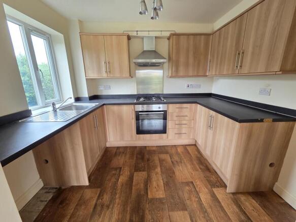 2 bed Apartment to rent Image 8