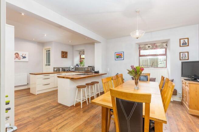 5 bed Barn Conversion for sale Image 4