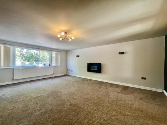 5 bed Detached to rent Image 6