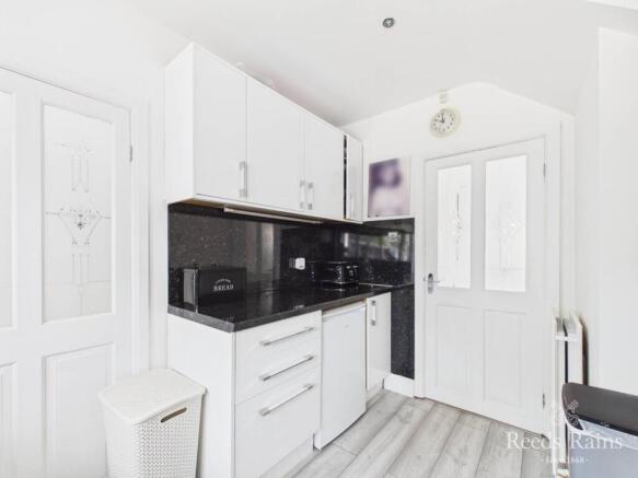 3 bed Semi-Detached for sale Image 9