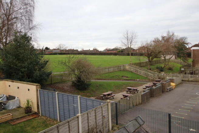 3 bed Semi-Detached to rent Image 11