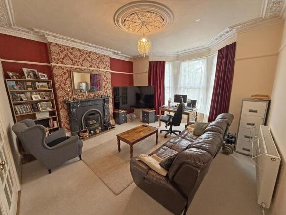 Desborough Road 32 - Lounge Front.jpg