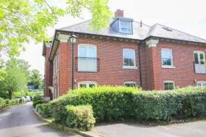 10, Robins Court, Alresford SO24 9NZ