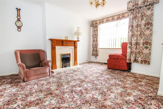 BAY FRONTED LOUNGE