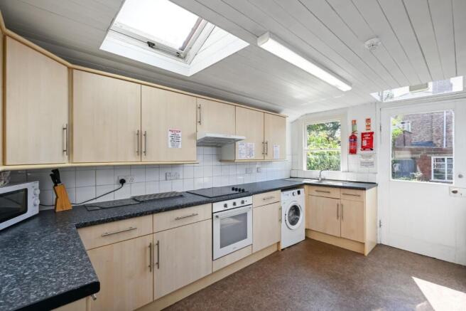 1 bed House Share to rent Image 7