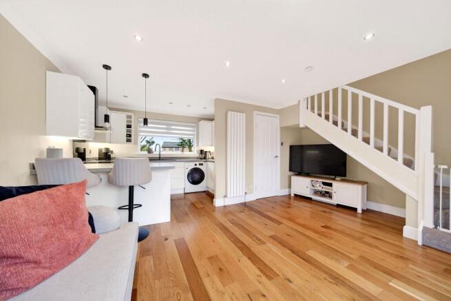 28 Auchinleck Gardens, Glasgow photo 4