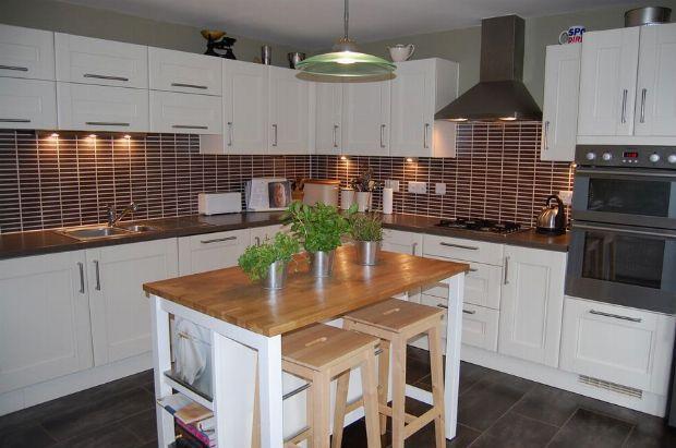 KITCHEN/BREAKFAST ROOM