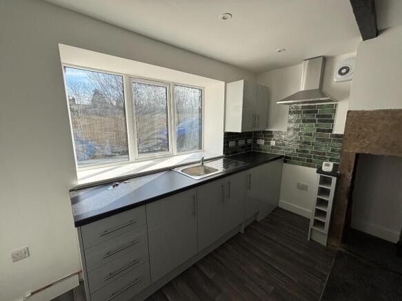 3 bed End of Terrace to rent Image 4