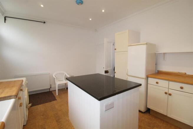 2 bed End of Terrace to rent Image 5