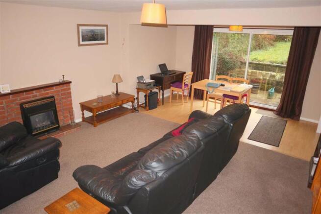 Lounge / dining room