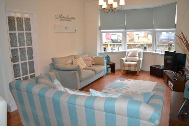 LOUNGE/DINING ROOM