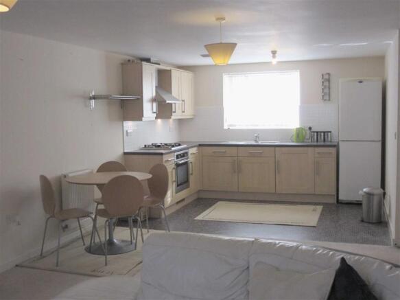 FITTED KITCHEN AREA