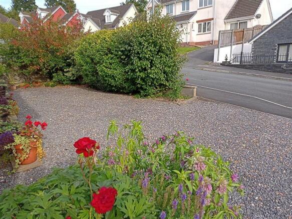 Off Street Parking & Gardens