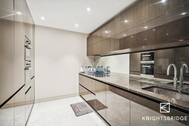 Apartment 8, 1 Hans Crescent (9).jpg