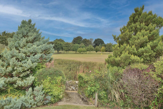 4 bed Detached Bungalow for sale Image 8