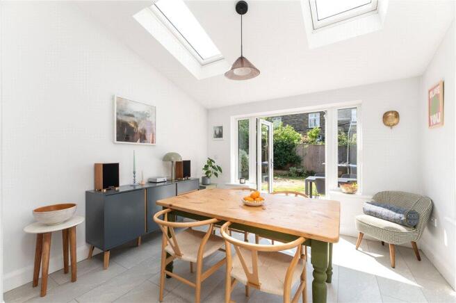 5 bed Semi-Detached for sale Image 8
