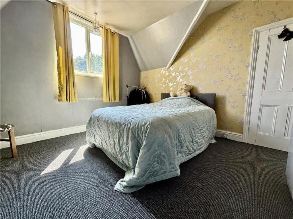 8 bed House for sale Image 11