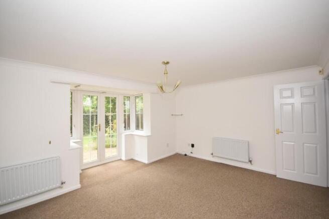 Living room 6.JPG