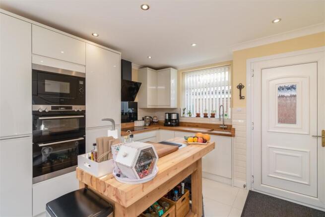 Welham Road 19-Dining Kitchen C.jpg