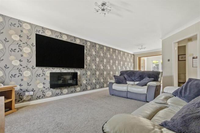 FAMILY LOUNGE