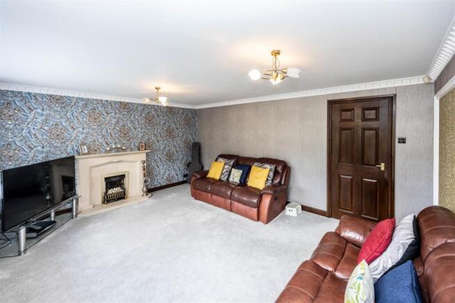 3 bed Semi-Detached for sale Image 6