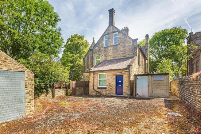 6 bed Detached for sale Image 4
