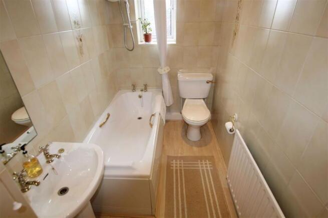 Bathroom / WC: