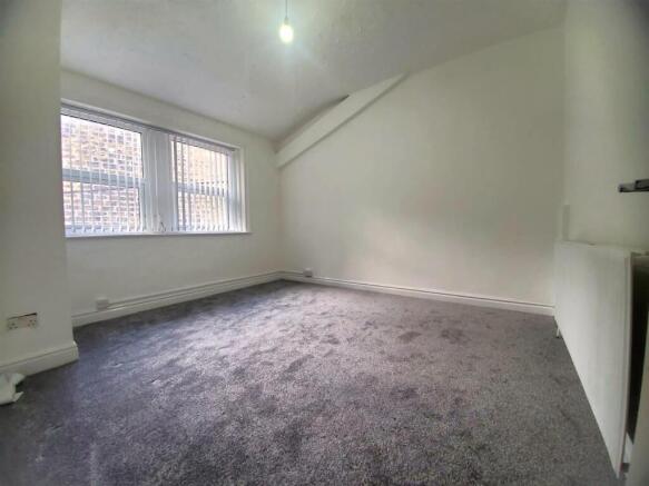 3 bed Terraced to rent Image 8